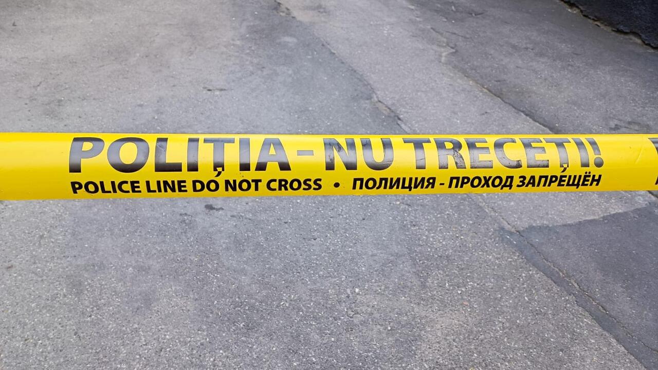 S-a întors acasă de peste hotare și și-a găsit concubina fără suflare. Poliția: Preliminar s-a stabilit că este vorba despre un omor | Replica Media
